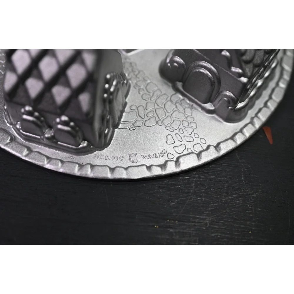 Nordic Ware Cozy Village Cast Aluminum 6 Cup Baking Pan Cake Pan USA Silver